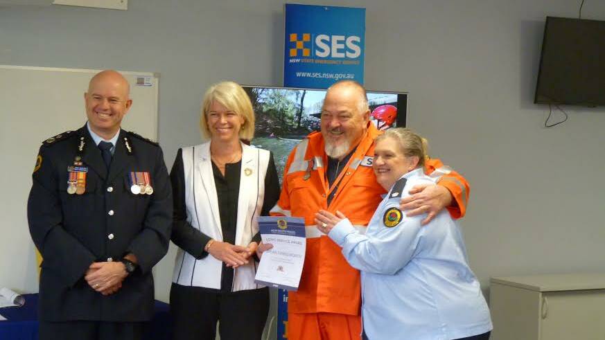 VALID RECIPIENT ONE: (from left) NSW Deputy Commissioner for the SES, Greg Newton, local Member, Katrina Hodgkinson MP with Brian Farnsworth and Ros Bickford.