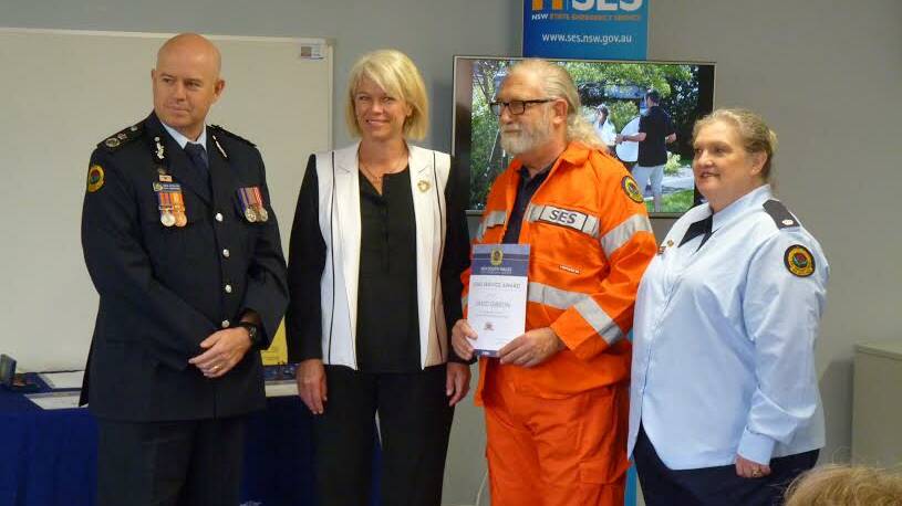 VALID RECIPIENT: (from left) NSW Deputy Commissioner for the SES, Greg Newton, local Member, Katrina Hodgkinson MP with David Gibson and Ros Bickford.