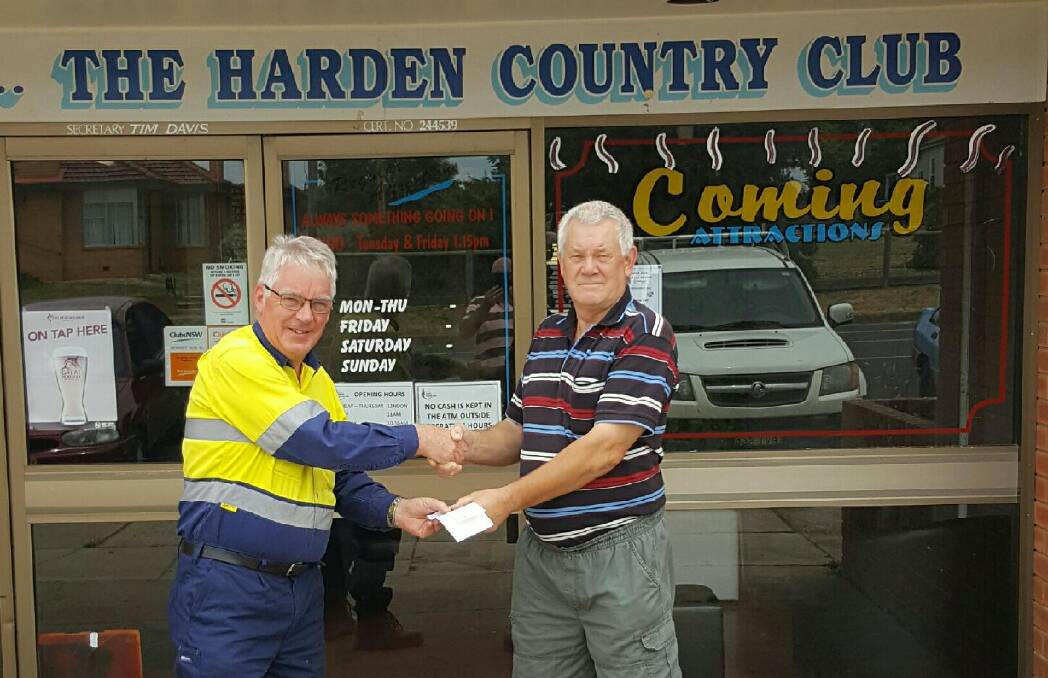 GENEROUS: Sibelco Site Manager Kevin Hope presents Kevin Hoppe from the Harden Country Club a cheque for $1000.