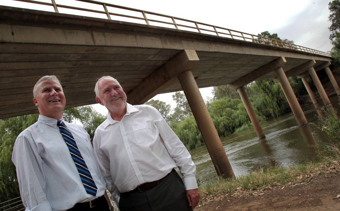 Member for Riverina Michael McCormack at the Eunony Bridge upgrade announcement, with Wagga mayor Rod Kendall.