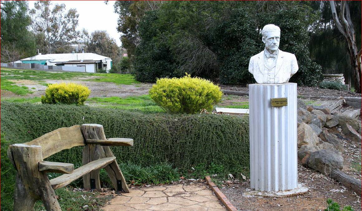 DID YOU KNOW?: The family of poet Banjo Paterson moved to the Binalong district in 1869 when he was five years old. He attended the primary school in Binalong. Paterson's father is buried in the Binalong cemetery.