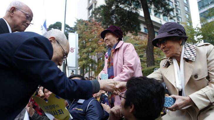 Japanese pastors greet Kim Bok-dong in an act of repentance and reconciliation. Photo: Woohae Cho
