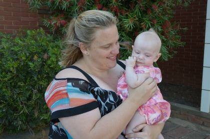 Worrisome wait: Kate Anderson and her daughter Isabelle.  Photo: Parkes Champion Post