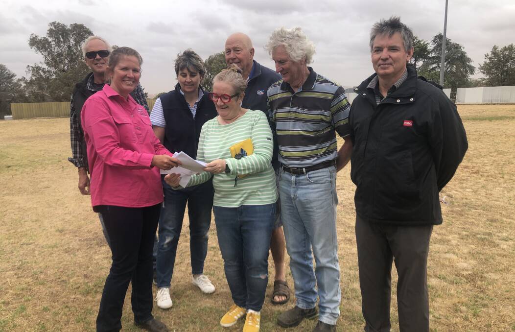 The Harden Tennis Club along with members of the Country Club, met with neighbours directly effected by stage 1 of the build.
