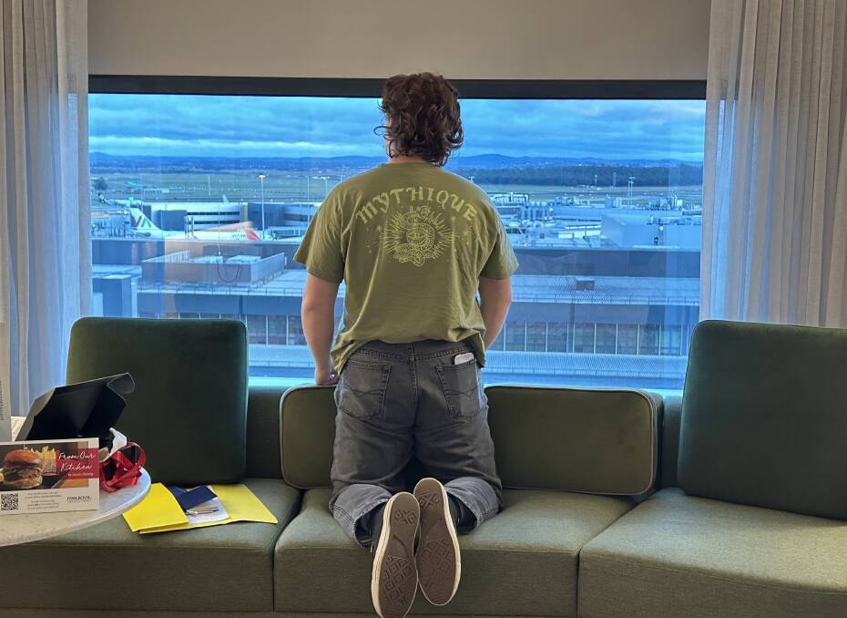 Plane-spotting. Plane-spotting.