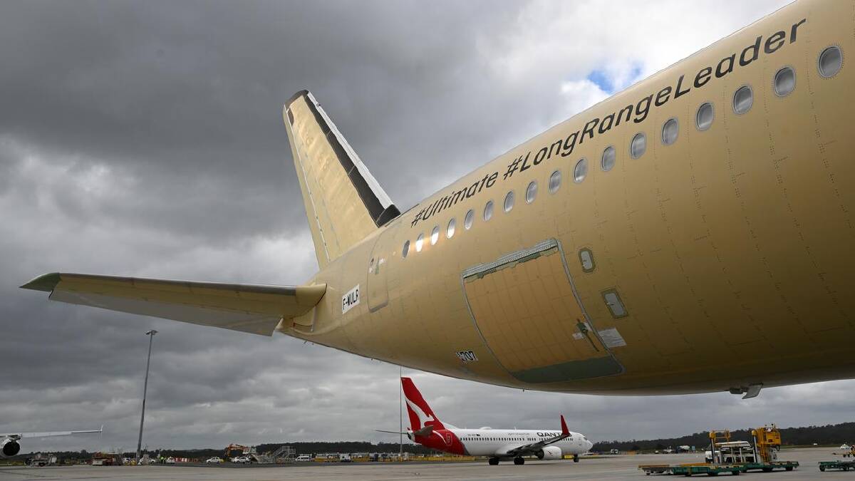 Qantas may give an update on plans for direct east coast flights to London and New York. (James Ross/AAP PHOTOS)