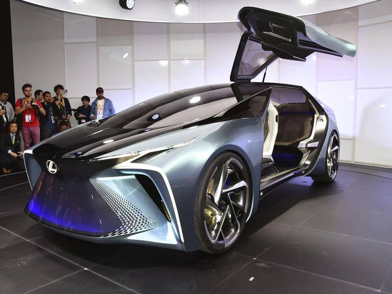 Luxury car maker Lexus has unveiled a new concept car that comes with its own valet.