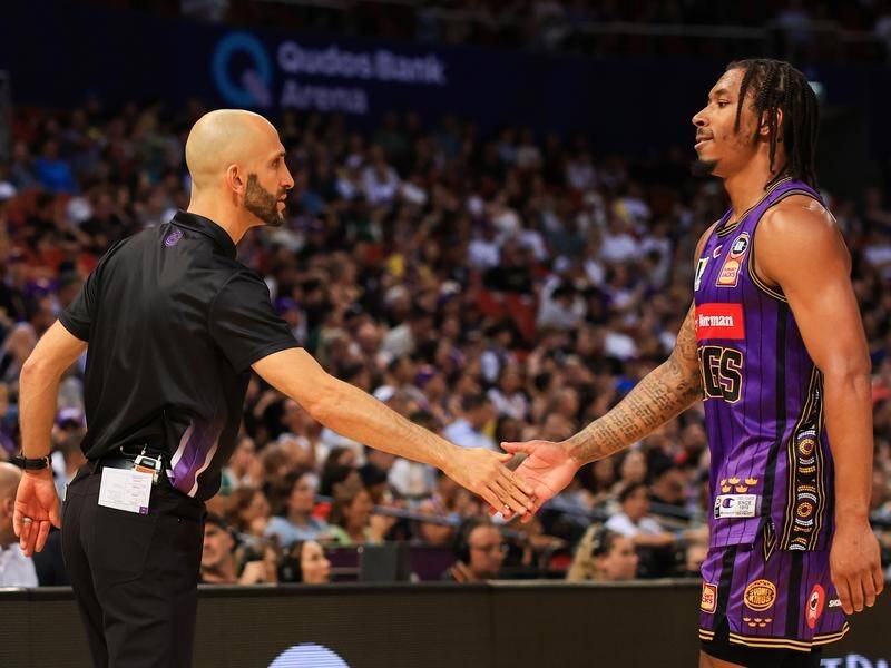 Kings coach Mahmoud Abdelfattah shakes hands with Jaylen Adams after the NBL champs were dethroned. (Mark Evans/AAP PHOTOS)