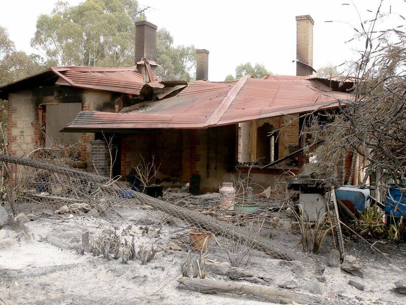 A Facebook group of tradies willing to help bushfire victims now has almost 9000 members.